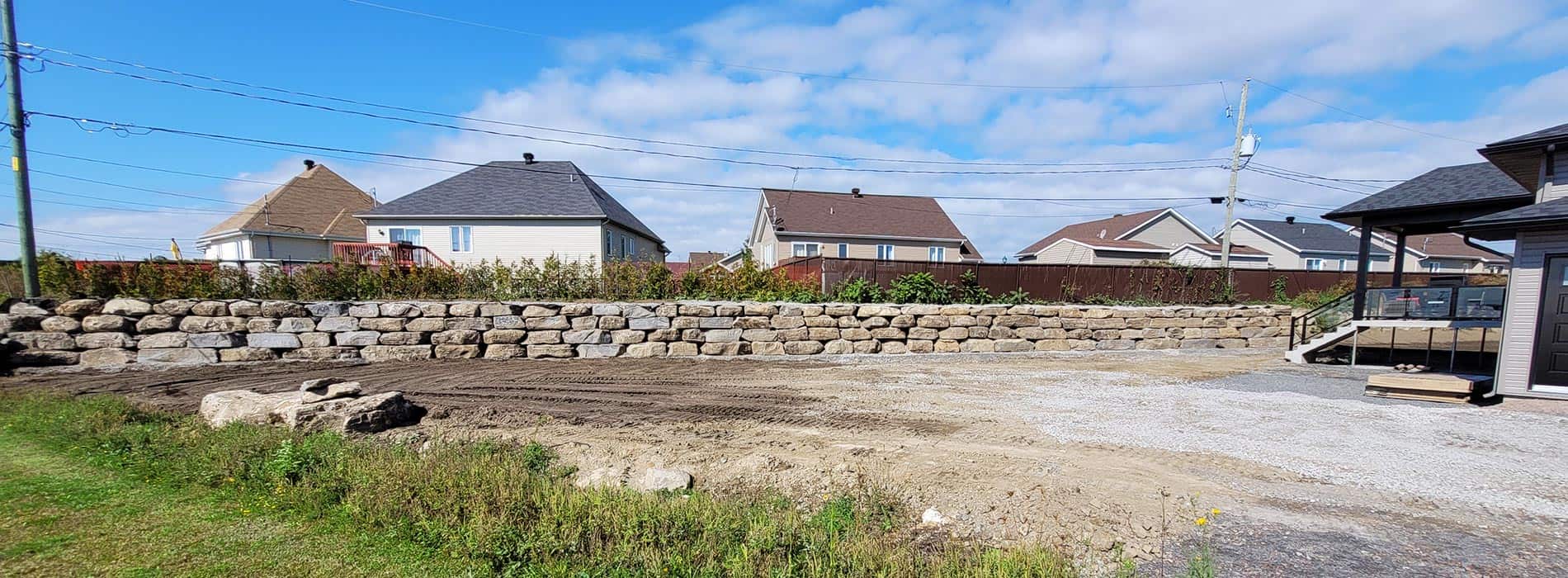 Mur-de-soutenement-cour-arriere-maison-final1